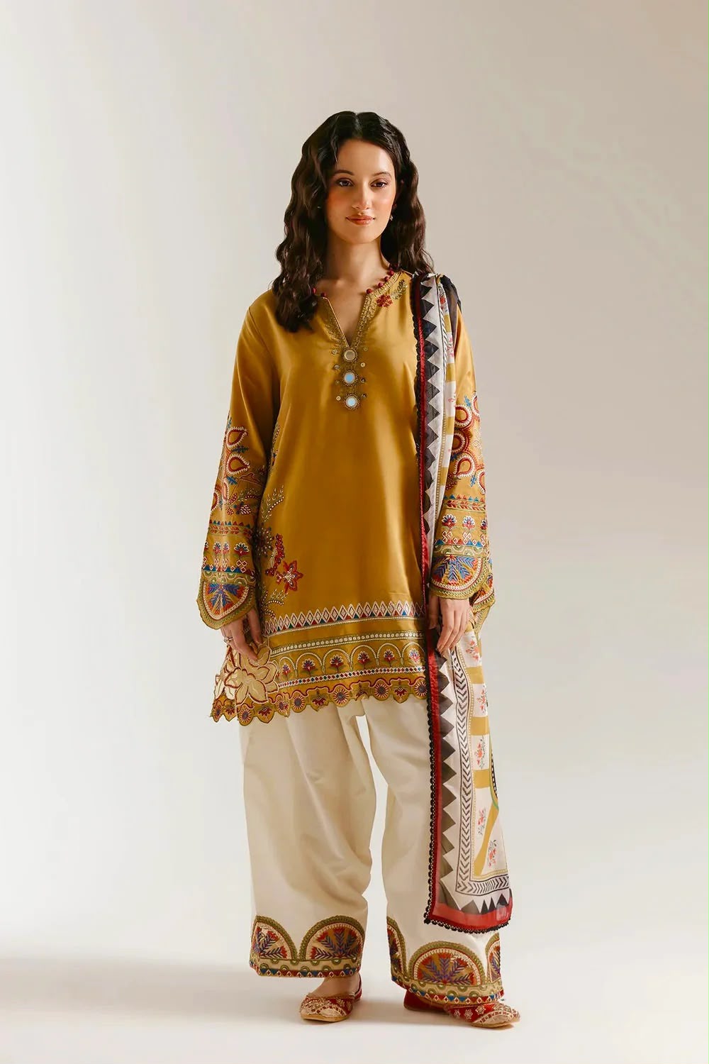 Heavy Embroidered 3-Piece Farshi Trouser Suit with Chiffon Dupatta | Ready To Wear
